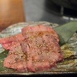 万両 肥後橋店 - 特上厚切り塩タン