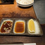 万両 - 万両タレ・ポン酢・レモン