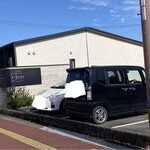 エンガワ - 店舗南側から撮影