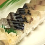すし屋のやすけ - 皮目が美しい