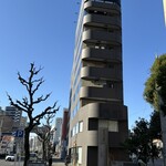 坂角総本舗 - すっごいビル！自社ビルかな？