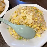 中華料理 昇龍 - にんにく炒飯はにんにくのパンチが効いてます