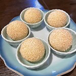 中華料理 昇龍 - 熱々の胡麻団子