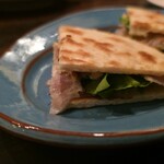 オステリア ラ チチェルキア - 琉球ロイヤルポークのポルケッタ ピアディーナ（ハーフ）