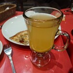 高輪バール・デルソーレ - ホット白ワイン　レモネードみたいで飲みやすい