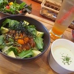 フェイバリットカフェ - ランチ⭐︎アボカドとまぐろのユッケどん