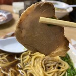 ○平　中華そば専門店 - チャーシューは程よい歯応えのモモチャーシューです
      噛めば噛むほど旨味が出てきます