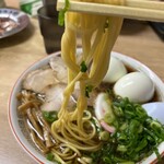 ○平　中華そば専門店 - 麺リフト
      この麺の食感好きです