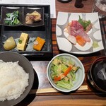 和食と立喰い寿司 ナチュラ - お刺身５種となめろう御膳