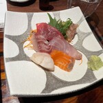 和食と立喰い寿司 ナチュラ - お刺身5種となめろう