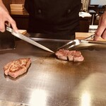 しらかわ - 目の前で華麗にカット