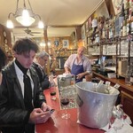 Chez Marcel - 店内は狭いです