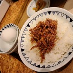 ごちとん - 味濃いめのコンビーフ。卵かけご飯によく合いました