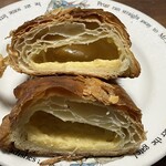 サリュー - カスタードデニッシュの断面