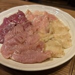 炭火焼肉ホルモン うしごろ - 