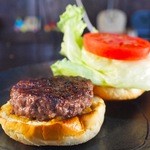 ToTo la Bebe Hamburger - 地元和牛ブランドもとぶ牛100%を150g使用！当店最高傑作「もとぶ牛バーガー」