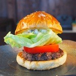 ととらべべハンバーガー - ととらべべハンバーガーの王道。店の名を冠した「ととらバーガー」