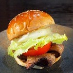 ととらべべハンバーガー - 自家製ベーコンを最も美味しく食べられるのはこれ「BLTバーガー」