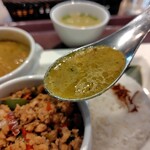 エムエム タイ - ゲーン&ガパオ 1200円