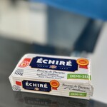 333502530 - エシレバター100gブロック（有塩）。 これ買うのが目的の１つ。 今さらですが、キング オブ発酵バター。 レストランの名店でも多く使われています。 滑り落ちるくらいに滑らかで、乳感120%の濃厚クリームの塊。 僕は絶対、有塩派。
