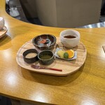 炉ノ鳥 - 黒本蕨餅