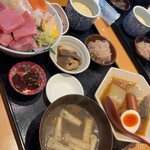 話食ごはち - ミニ海鮮丼と今日のおかず定食