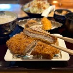 北新地 天婦羅 ぼん次 - ランチコース(3,000円)
(オープン記念 12月中は1,000円OFF)
山形豚ロース100g
山形豚ヘレ20g
椎茸肉詰め
カニ爪フライ
ご飯･味噌汁･香の物
(1日限定8食のみ)