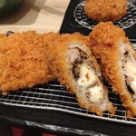 とんかつ新宿さぼてん - 熟成三元豚ロースカツ 黒胡椒チーズ巻きカツ