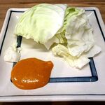 大衆酒場 日高 - 「生キャベツ（味噌マヨ）」（190円）