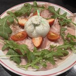 LUMINO CaRINO - 真ん中のモッツァレラチーズの中には生クリームが入っていますo(｀ω´ )o受注生産で電話したら乳搾るとこから作るらしい。