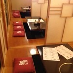 赤ちょうちん ぶらり - ３部屋の個室を全部つなげて一つのテーブルにも変更できます。