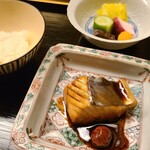 道人 - ⑫にえばな(新潟県佐渡島産コシヒカリ)
      ⑭トロ鰆(三重県答志島産)の梅煮
      ⑯お漬け物(浅漬け白菜、浅漬け赤蕪、浅漬け胡瓜、奈良漬け、生唐墨)