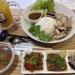 Thai kitchen & bar 555 - 料理写真:カオマンガイ