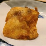 道人 - ⑨虎河豚(山口県下関産)の唐揚げ
      虎河豚の体脂肪率は5%程なので、唐揚げにして油の旨みを補いつつ、カラッと熱々に揚げると絶妙な仕上がりになりますよね
      ハフハフと齧り付き恍惚な世界へ落ちて行きます