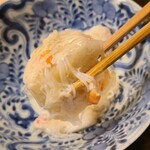 道人 - ⑩米粉の薄衣揚げ海老芋(大阪府富田林産)、楚蟹雄の身餡掛け
      表面はほんのりカラッとして中は軟らかな海老芋、滑らかな口溶けで優しい甘みと旨みが良い
      楚蟹餡は透明感のある旨み、悶絶しました！