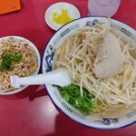 EAGLE - しおらーめん￥900+ランチセット（ミニチャーシュー丼）￥250。