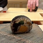 鮨 陸 - 太巻き（芝海老入りたまご、穴子、干瓢、牛蒡、冬子、三つ葉） 海苔は久保井海苔店から
