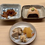 鮨 陸 - 珍味
      ✴︎ 牡蠣の味噌漬け✴︎ 数の子✴︎ 牡丹海老✴︎ スルメイカ 肝和え✴︎ あん肝 冬子