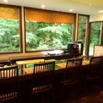 キッチン イトウ スタイル - 奥湯河原の緑たっぷりオープンキッチン