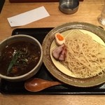 麺匠 はなみち - 黒カレーつけ麺８７０円
            飲んだ後の締めでした。
            ピリ辛で締めには最高でした。