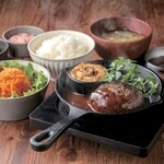黒のハンバーグ PRODUCED by 和牛焼肉LIEBE - 