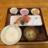 小笠原食堂 - 刺身盛り定食1300円。