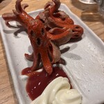 立ち吞み酒場 よかたい デイトス店 - 同じくタコさんウインナー。睨まれてる？！