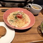 SWEET AS - パンに、パスタソースの明太子を塗って食べ、２度楽しめる