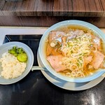 新橋ニューともちんラーメン - 中華そば＆青かっぱ乗せ無料めし（小）