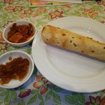 エパレット - アチャール、マンゴーチャツネ、パパドはサービスでした。