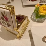 ジャンティーユ - ハッピーバースデーの曲♪が、オルゴールから流れます✨