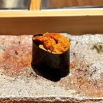 匠 進吾 - 【追加】馬糞雲丹。
      地震の影響で雲丹が入って来ないという中でも、十分な馬糞雲丹を用意してくれています。