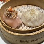 中国菜 Guu - 蒸し餃子の上はセコガニ中にはエビ