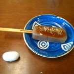 もり陣 - 黒こんにゃくのみそ田楽と繭玉